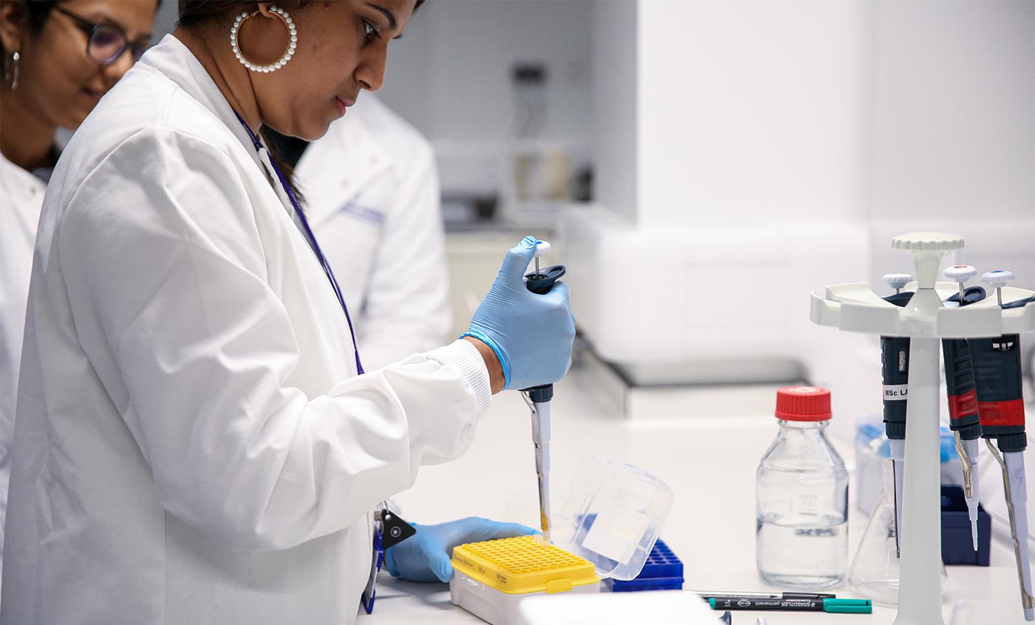 QMI-Web-Technology-Image-1 Scientist working in a lab
